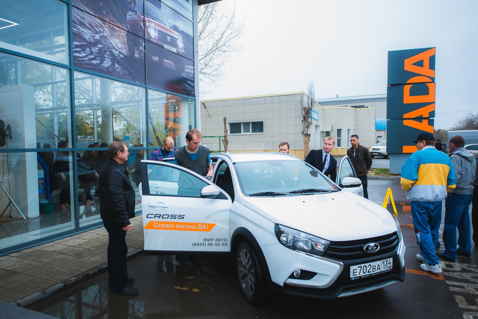 Волжанам презентовали LADA Vesta SW и LADA Vesta SW Cross