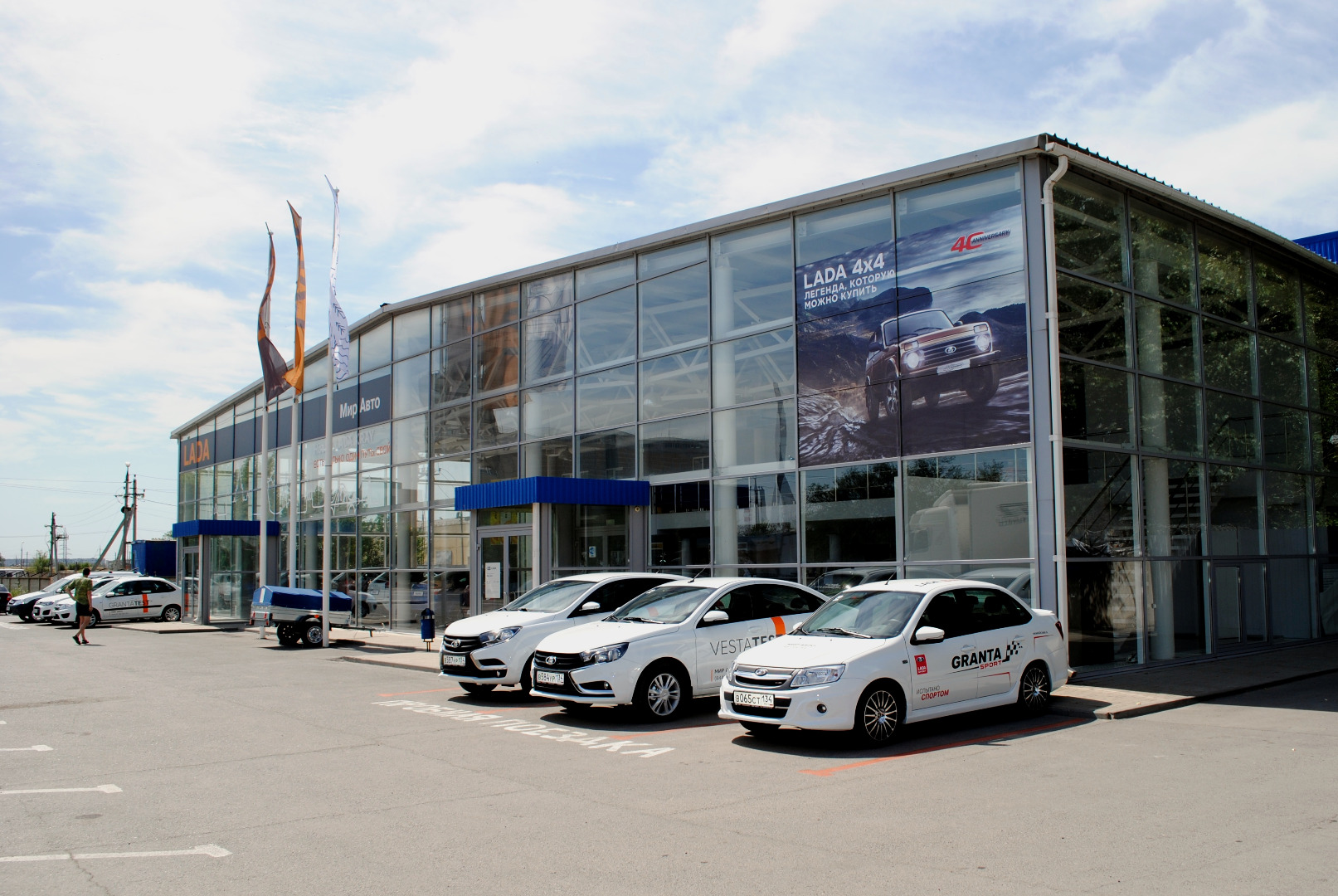 Юбилей автомобиля-легенды LADA 4*4 в Дилерском центре Мир Авто